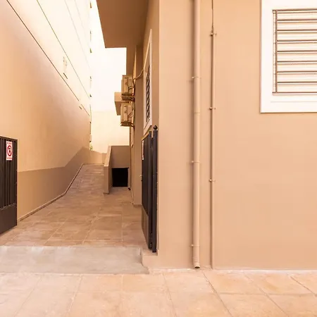 Prázdninový dům Shining Star, A Kalamatastay *