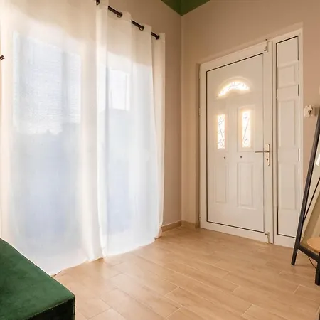 Shining Star, A Kalamatastay *